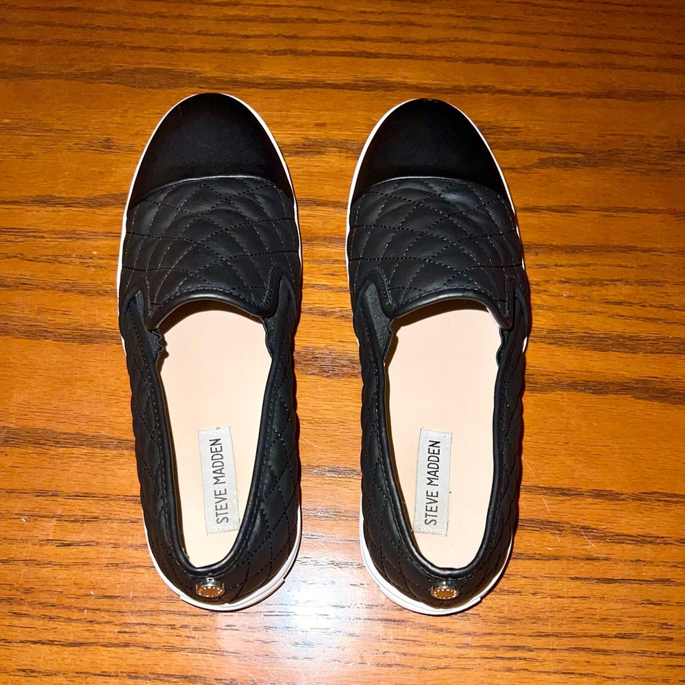 Steve Madden Black Quilted Flats